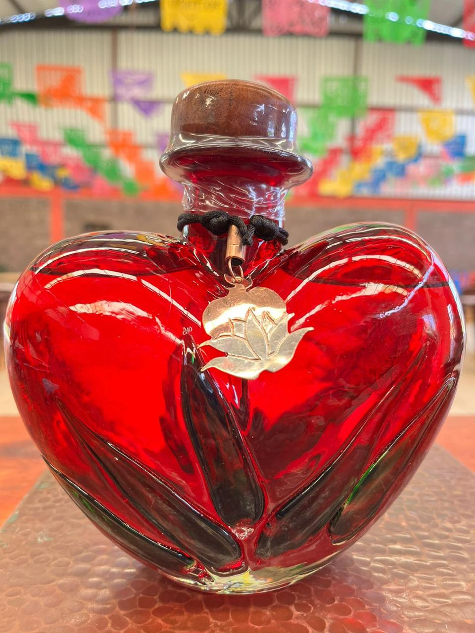 Sangre Inaequidens, botella en forma de corazón